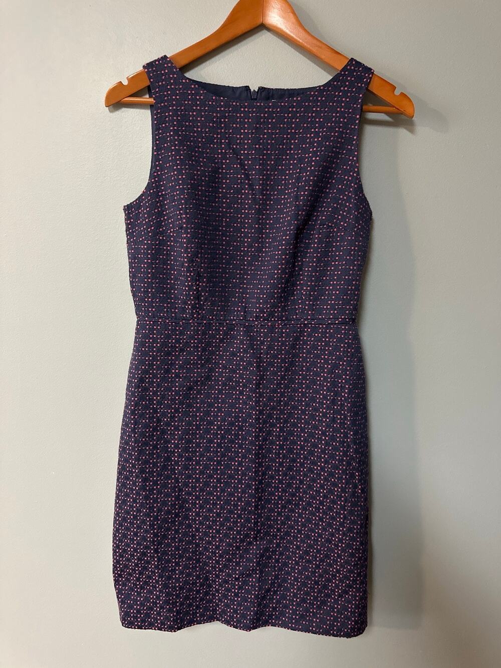 Ann Taylor LOFT Sleeveless Textured Sheath Dress Navy Pink Size 2 Career Preppy
